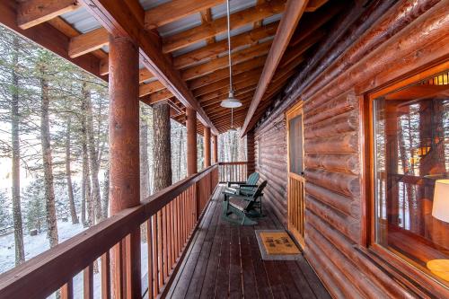 Cozy Mountain Cabin with Jacuzzi Near Ennis Lake in McAllister, Montana in Ennisa (MT)