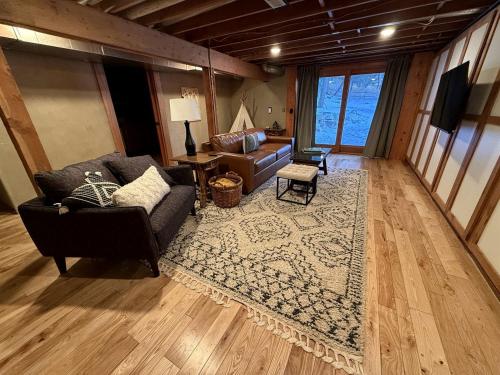 Cozy Mountain Cabin with Jacuzzi Near Ennis Lake in McAllister, Montana in Ennisa (MT)