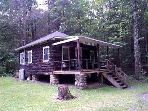 . Beautiful Log Cabin Rental in Harveys Lake near Back Mountain, Pennsylvania