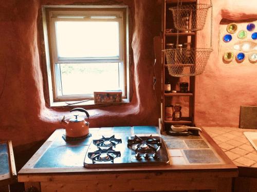 Magical Off-Grid Cottage Rental for Weekend Getaways in Upstate NY in Малон