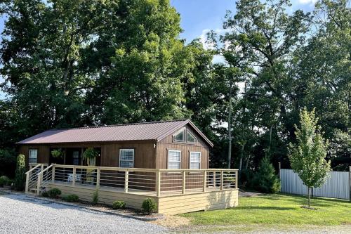 Tiny House Cabin in Marion, IL, Sunset Harbor
