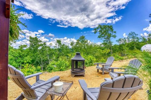 Gorgeous Tiny House with Indoor and Outdoor Lounging Space in Alabama in Rogersville (AL)