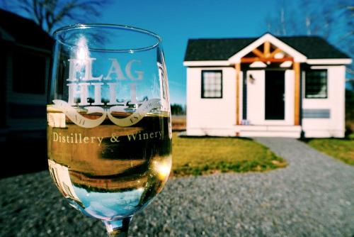 Picturesque Tiny House Rental Ideal for Glamping in New Hampshire in Lee (NH)