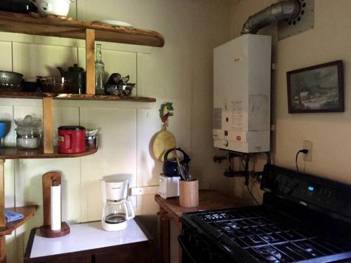 Superb Family Cabin with Mountain Views and Deck in Shandaken, New York in 尚達肯 (NY)