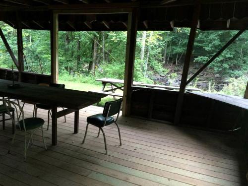 Superb Family Cabin with Mountain Views and Deck in Shandaken, New York in 尚達肯 (NY)
