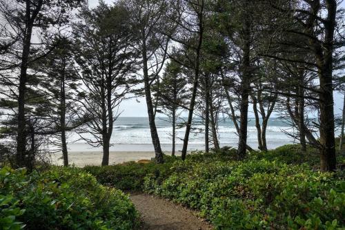 Stunning A Frame with Fantastic Views in Otter Rock, Oregon in Otter Rock (OR)
