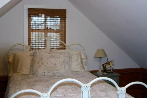 Pet-Friendly Getaway with a Hot Tub near Austin Texas in Elgin