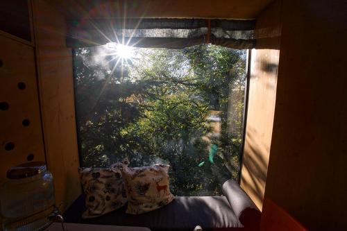 Escape to the Czech Republic in this Wonderful Tree House in Nature, Praga (foto 8)