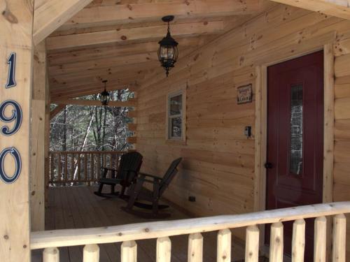 Woodland Cabin Rental near High Bridge Trail State Park in Prince Edward County, Virginia in ฟาร์มวิลล์ (เวอร์จิเนีย)