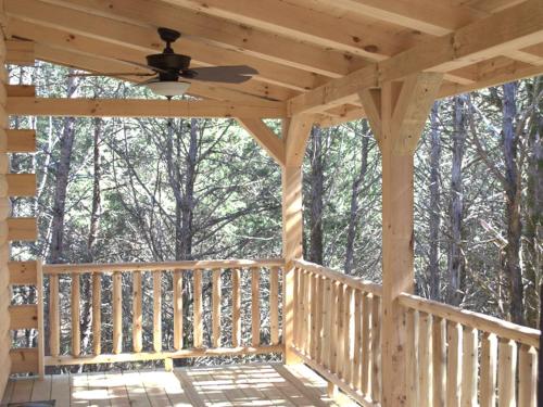 Woodland Cabin Rental near High Bridge Trail State Park in Prince Edward County, Virginia in ฟาร์มวิลล์ (เวอร์จิเนีย)