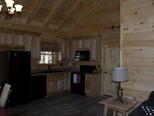 Woodland Cabin Rental near High Bridge Trail State Park in Prince Edward County, Virginia in ฟาร์มวิลล์ (เวอร์จิเนีย)