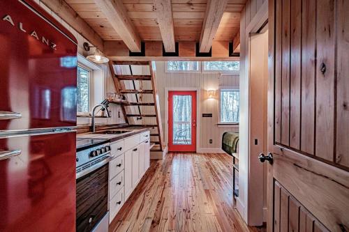 Luxury Year-round Treehouse in Sanford, ME in Sanford (ME)