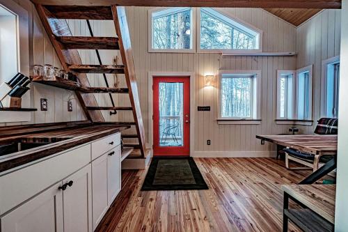 Luxury Year-round Treehouse in Sanford, ME in Sanford (ME)