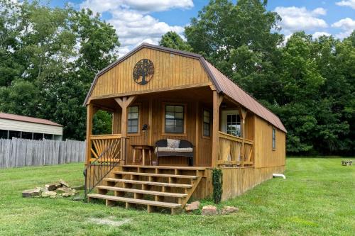Serene Loft Cabin with Outdoor Grill and Fire Pit in Creal Springs, Illinois, Sunset Harbor