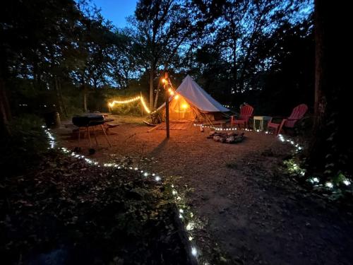 Charming Equipped Bell Tent Surrounded by Nature in Oklahoma in Tishomingo
