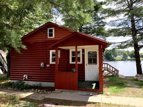 Cozy Lakefront Cabin Perfect for a Family Getaway in Wells, NY