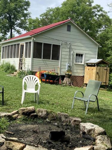 Riverside Cabin Rental near St. Louis, Missouri