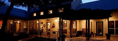 Simple and Cozy Cabin Rental on Private Ranch Retreat near Austin, Texas in Waelder