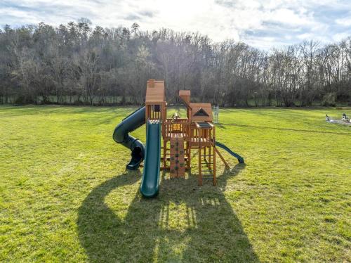 Radiant Safari Tent Escape near Smoky Mountains in Tennessee in Parrottsville (TN)