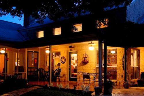 Romantic and Unique Tree House Rental on a Private Ranch in Central Texas in Waelder