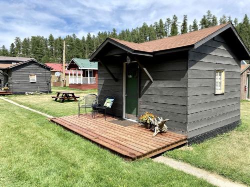 Tiny Cabin with Beautiful Lake Views in Rapid City, South Dakota – khách sạn tại Hisega