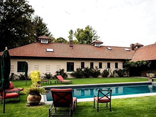 Gorgeous Green Mountains Vacation Rental with a Pool in Manchester, Vermont – khách sạn tại Manchester