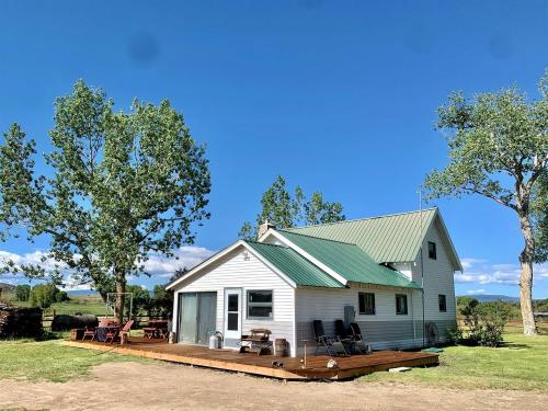 Stunning Cottage with Fire Pit in Saratoga, Wyoming in Saratoga (WY)