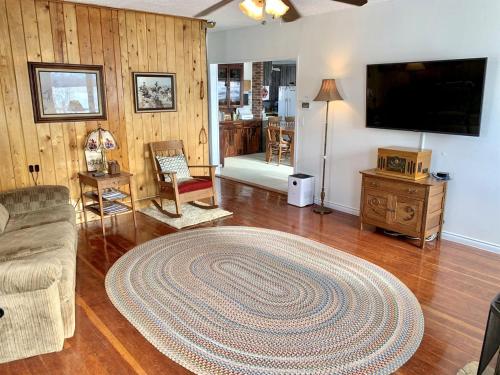 Stunning Cottage with Fire Pit in Saratoga, Wyoming in Saratoga (WY)