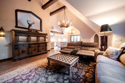 Castle Gatehouse Rental for a Unique Getaway near Bolton Landing, New York in Bolton Landing (NY)