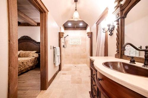Castle Gatehouse Rental for a Unique Getaway near Bolton Landing, New York in Bolton Landing (NY)