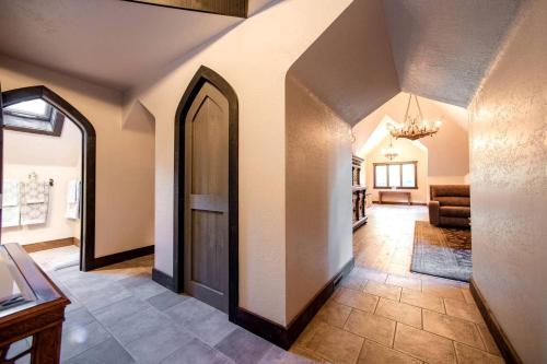 Castle Gatehouse Rental for a Unique Getaway near Bolton Landing, New York in Bolton Landing (NY)