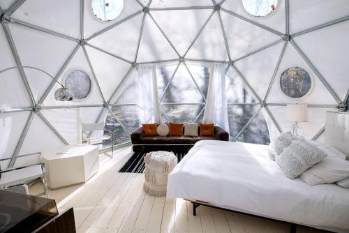 Cozy Unique Dome for a Romantic Glamping Getaway on a Private Farm in Woodridge, New York in Mountain Dale