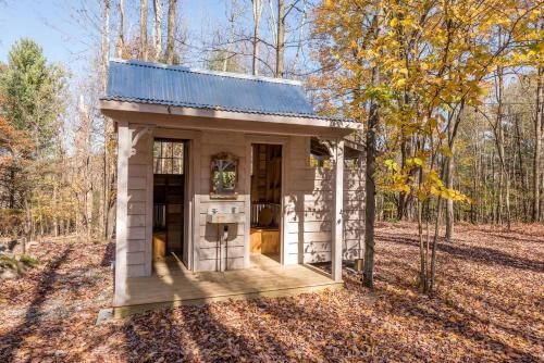 Cozy Unique Dome for a Romantic Glamping Getaway on a Private Farm in Woodridge, New York in Mountain Dale