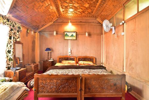 HZP Yacht - Srinagar