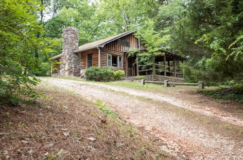 Pet-Friendly Cabin Retreat in the Ozarks of Scenic Newton County, Arkansas · Compton