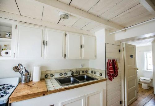 Studio Cabin Suite on Organic Farm Stay near Taos, New Mexico in Arroyo Seco