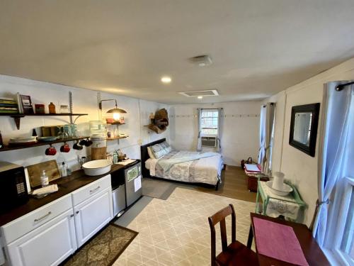 "Lovely Tiny House Rental for a Romantic Getaway in Shepherdstown, West Virginia in Shepherdstown (WV)