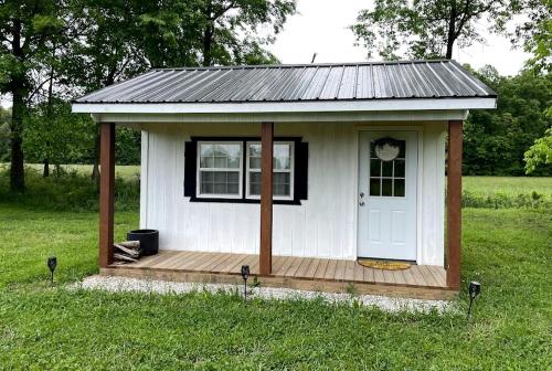Charming Cabin Surrounded by Woods and Fields in Oberlin, Ohio