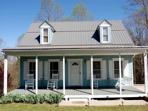 Beautiful Secluded Cottage in the Woods near the Red River Gorge in Kentucky, Beattyville