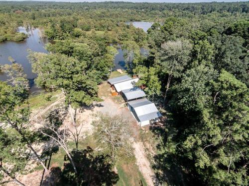 Superb Cabin Rental with Private Hot Tub on Toledo Bend Lake in Louisiana in Joaquin (TX)