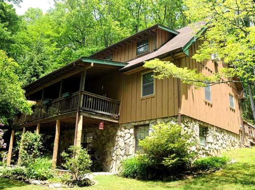 Cabin Rental with a Hot Tub near the Nantahala River, North Carolina, Junction