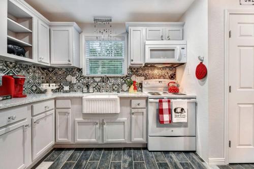 Stylish Wills Point Cottage near Dallas Ideal for Romantic Getaways in Texas in Wills Point