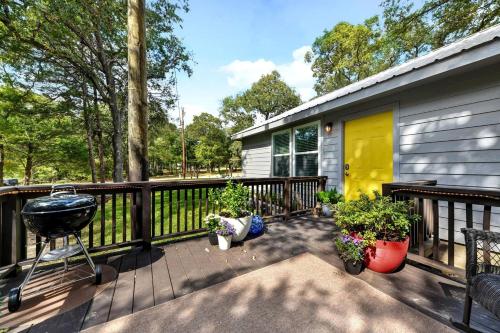 Stylish Wills Point Cottage near Dallas Ideal for Romantic Getaways in Texas in Wills Point