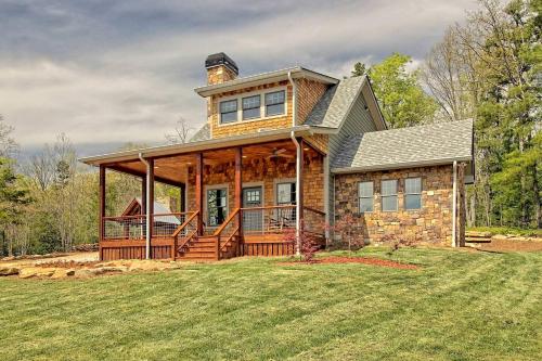 Stunning Cottage Rental Ideal for a Family to Go Glamping in Georgia in Hollywood