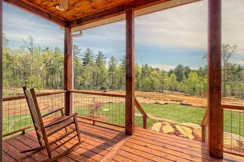 Stunning Cottage Rental Ideal for a Family to Go Glamping in Georgia in Hollywood