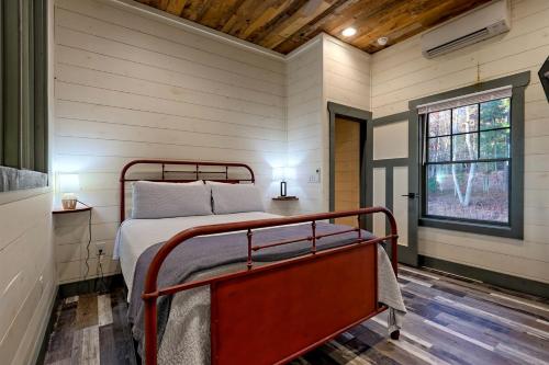 Stunning Cottage Rental Ideal for a Family to Go Glamping in Georgia in Hollywood