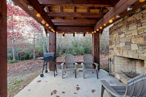 Stunning Cottage Rental Ideal for a Family to Go Glamping in Georgia in Hollywood