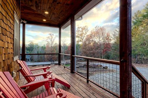 Stunning Cottage Rental Ideal for a Family to Go Glamping in Georgia in Hollywood