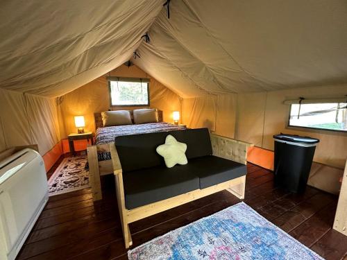 Exquisite Safari Tent Haven near Smoky Mountains in Tennessee in Parrottsville (TN)
