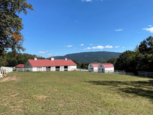 Exterior view, Cozy Cabin Rental and Cowboy Experience at a Tennessee Dude Ranch in Dunlap (TN)